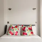 New! Elegant Chelsea 1Br Flat, Zone 1, 9Min Totube